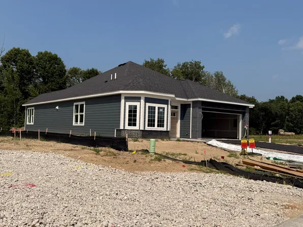 8235 Haywood Dr, Lino Lakes, MN 55014