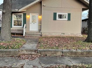 1012 S 14th St, Herrin, IL 62948