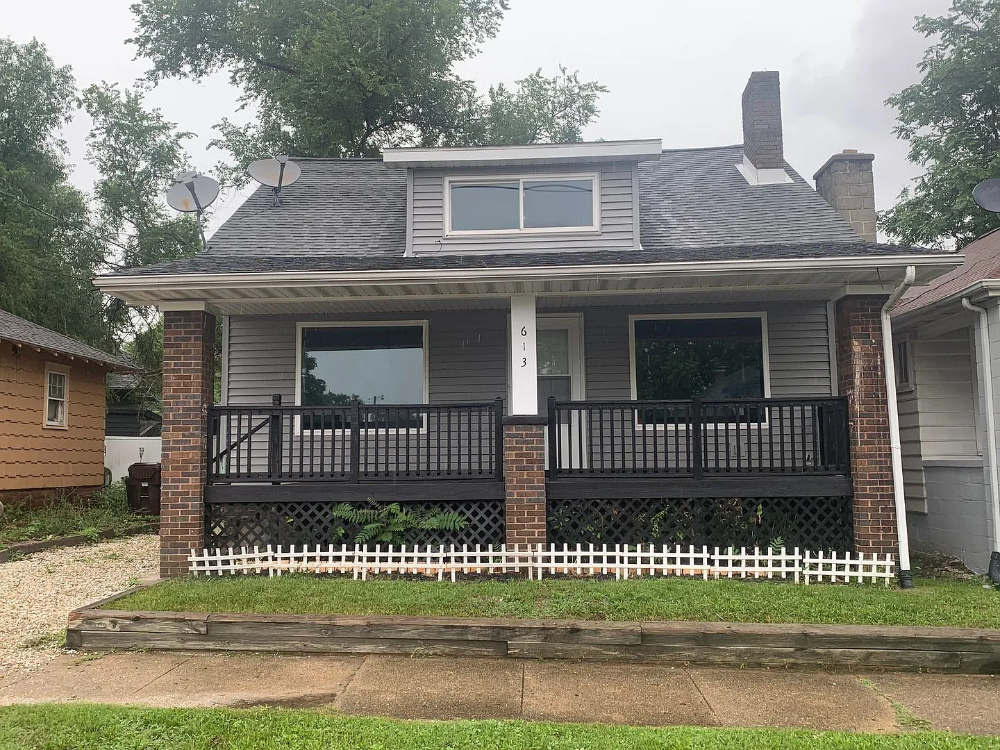 613 W Loucks Ave photo 1