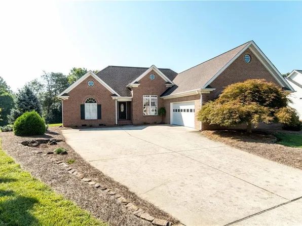 120 Williamshire Ct, Kernersville, NC 27284