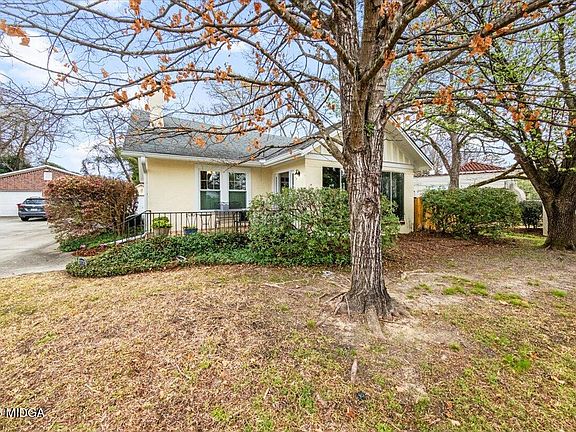 2nd image of 3731 Berkley Dr
