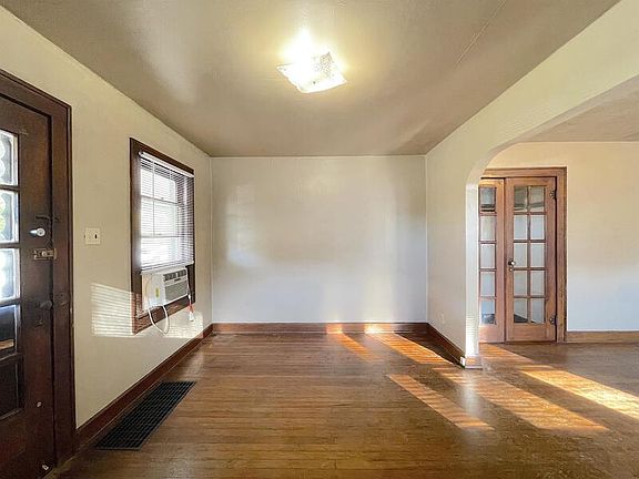 2nd image of 1233 E Hanna Ave #1233