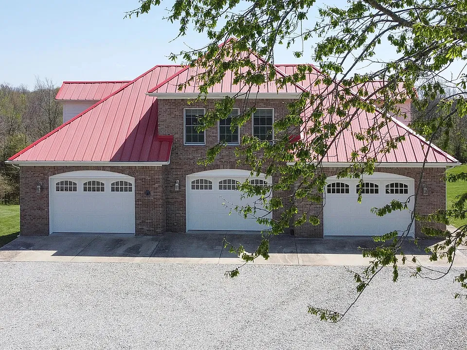 212 Hickory Ln