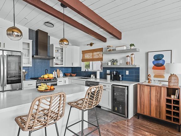 5th image of 8471 Highwood Dr