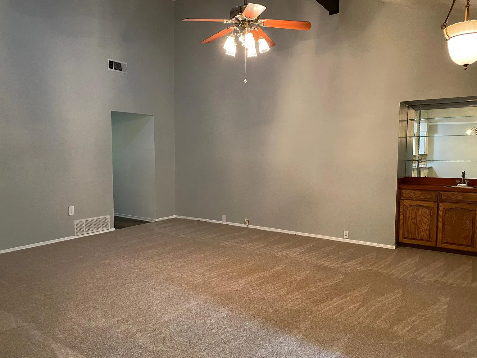 1321 Brookfield Ln — Photo 3