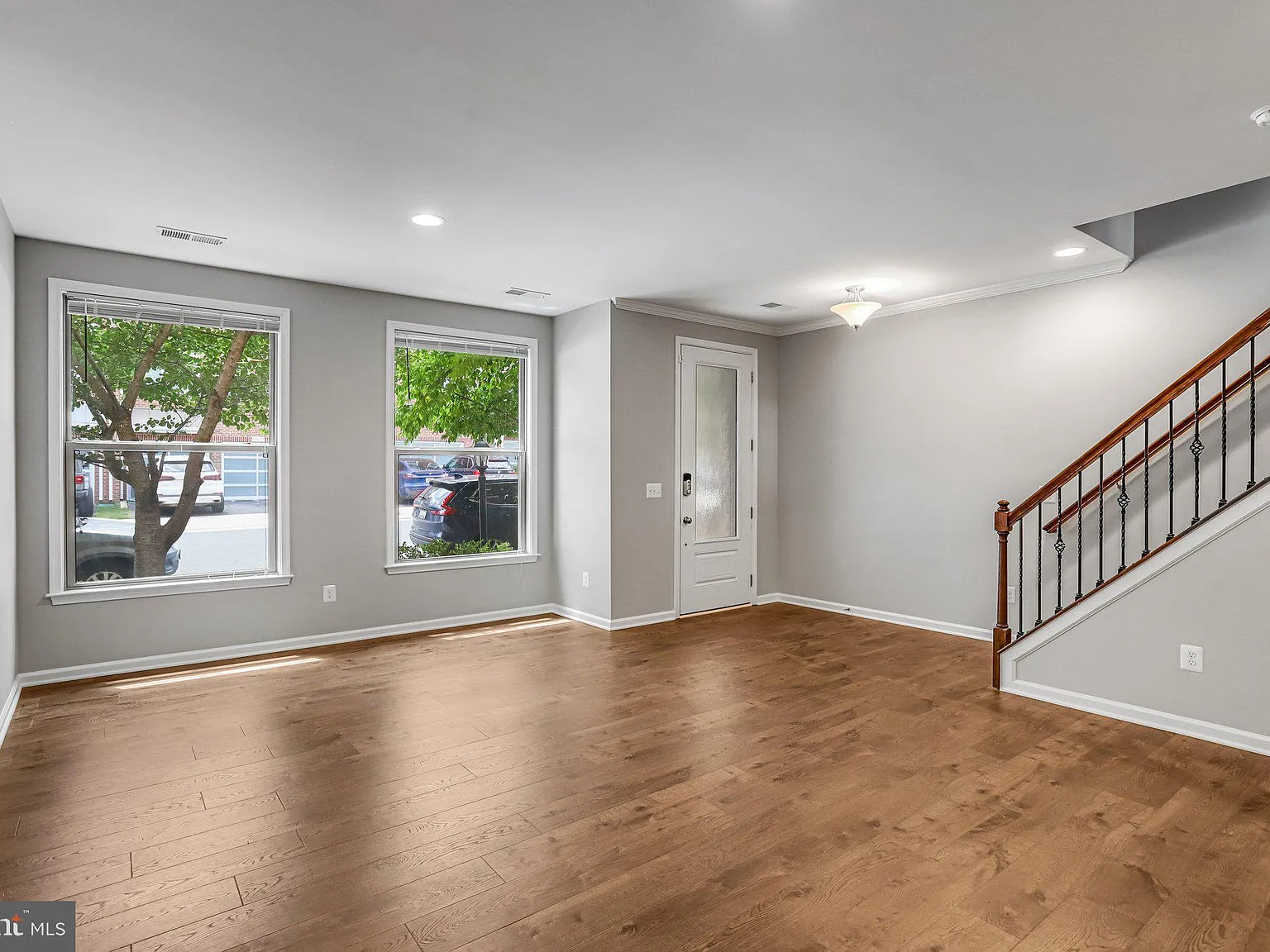 3 bed, 3.5 bath, 2620 sqft, $3,375 — Photo 2