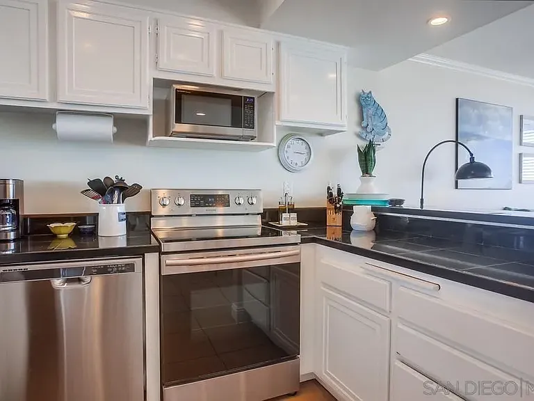 190 Del Mar Shores Ter #11 — Photo 8