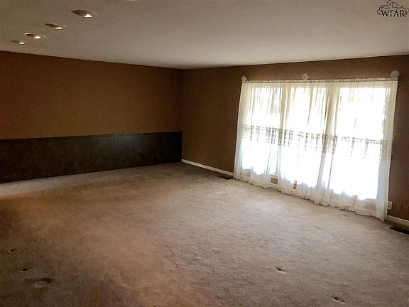 4th image of 710 Sunset Dr