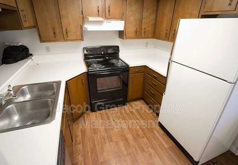 739 Whittier St — Photo 5