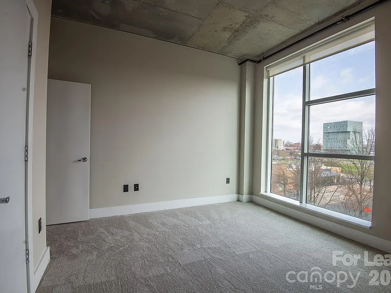 505 E 6th St #504 — Photo 16