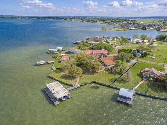 2nd image of 484 Weavers Cv