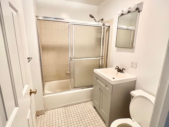 5th image of 126 Bradford Ave APT 2L