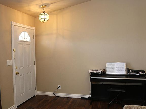 4th image of 3656 Gainsborough Ct