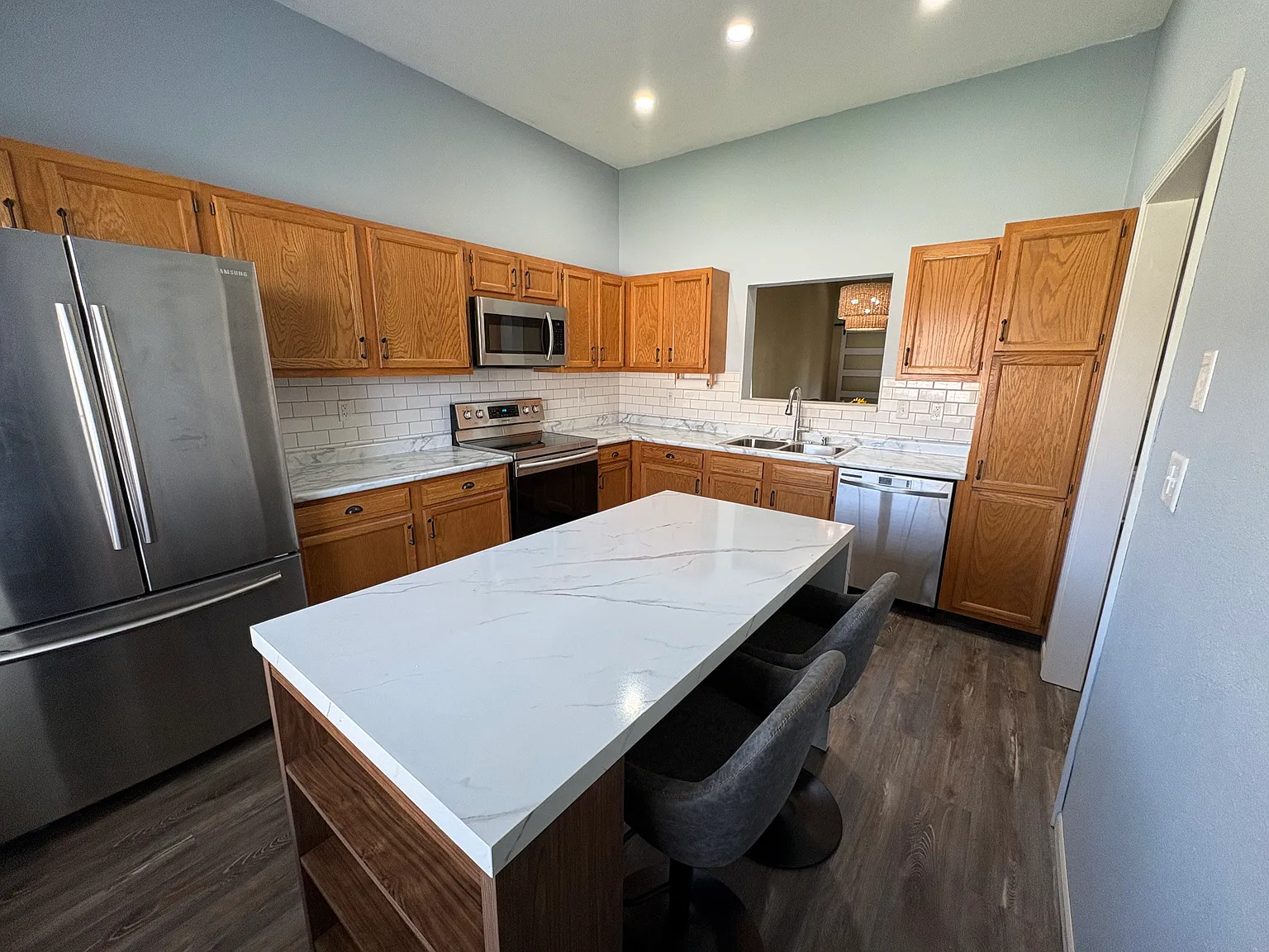 3 bed, 2.5 bath, 2081 sqft, $2,900 — Photo 2