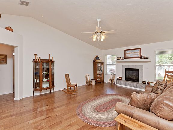 5th image of 2841 Maverick Dr