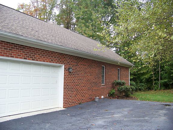 4th image of 146 Beaverbrook Ct