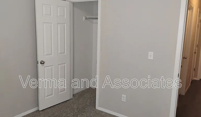 1701 Forest Dr — Photo 3