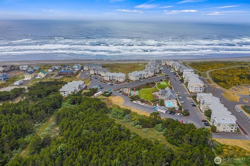 2nd image of 1600 W Ocean Avenue #124
