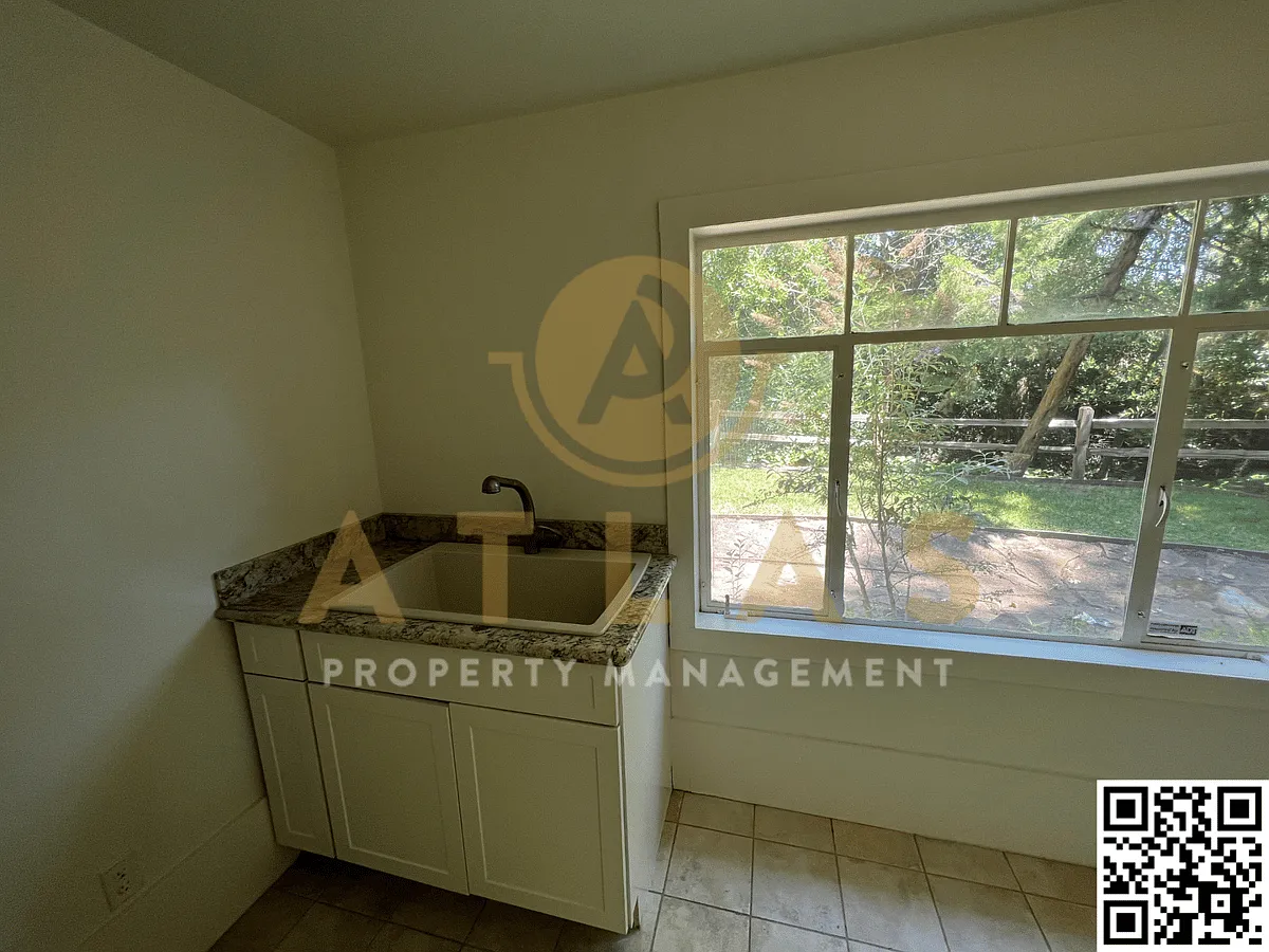 1064 Berry Ln - 1064 Berry Ln — Photo 2