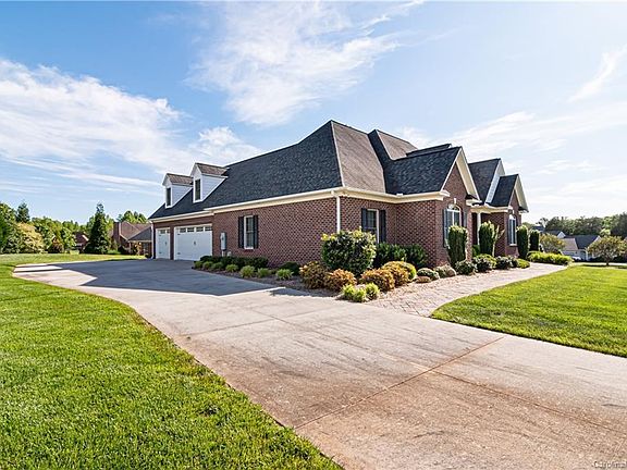 3rd image of 605 Laurel Valley Way