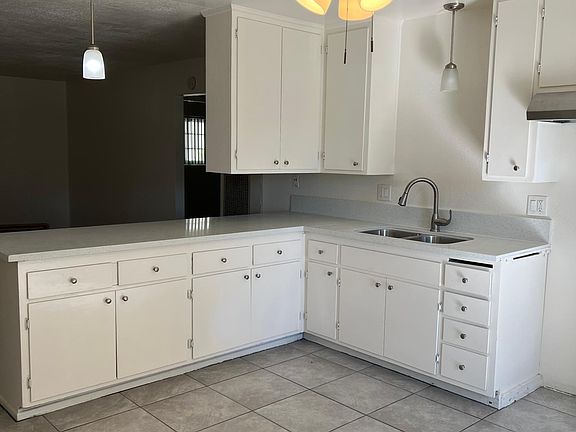 Spacious kitchen with Quartz counter tops