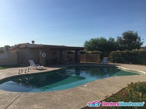 5th image of 510 W Oxford Dr