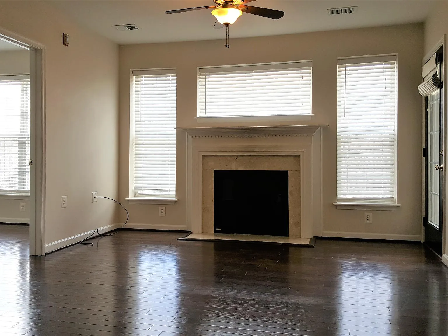 2 bed, 2.5 bath, 1403 sqft, $3,840 — Photo 4