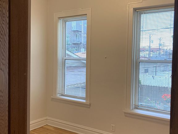 4th image of 1914 N Fairfield Ave APT 1R