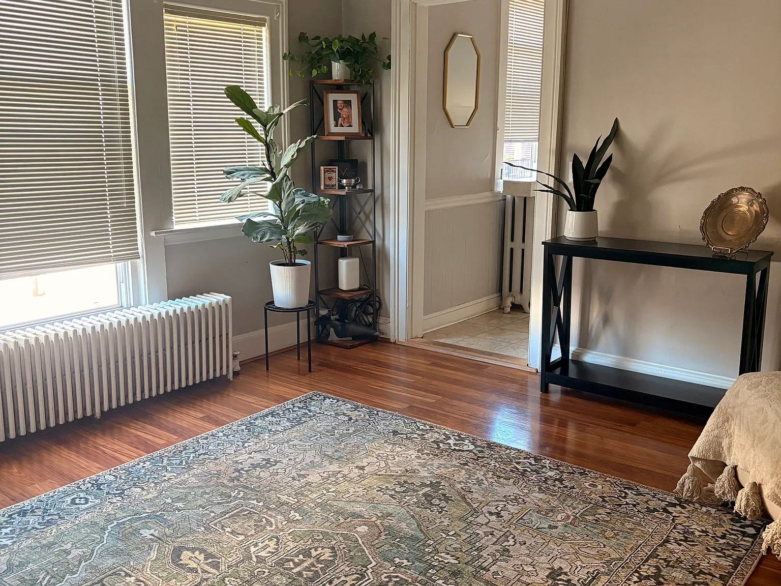 2 bed, 1100 sqft, $2,400 — Photo 2