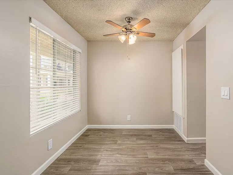 Sierra Canyon Apartments — Photo 13