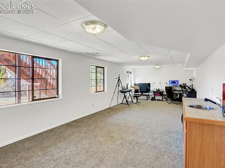5650 Saddle Rock Rd — Photo 21