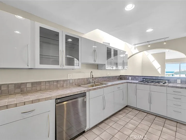 820 Acapulco St — Photo 23