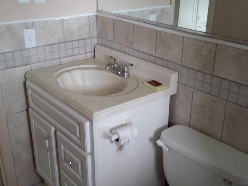 2nd image of 548 Ocean Blvd APT 5