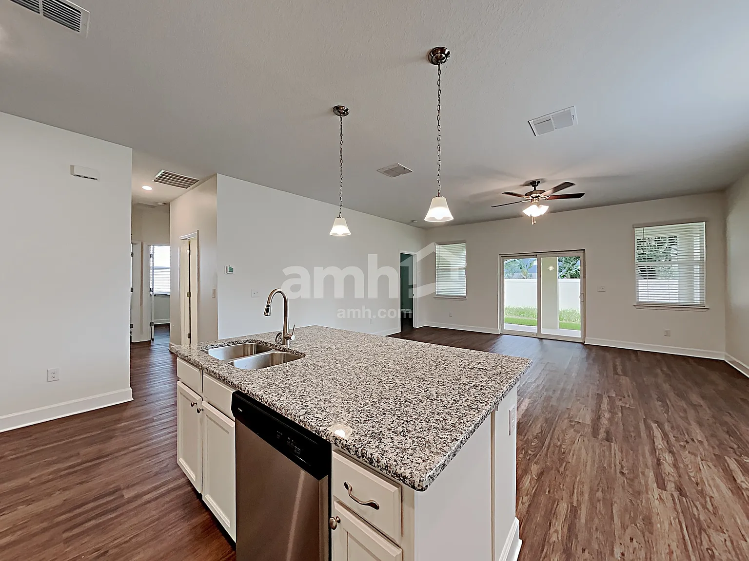 3 bed, 2.0 bath, 1605 sqft, $2,345 — Photo 4