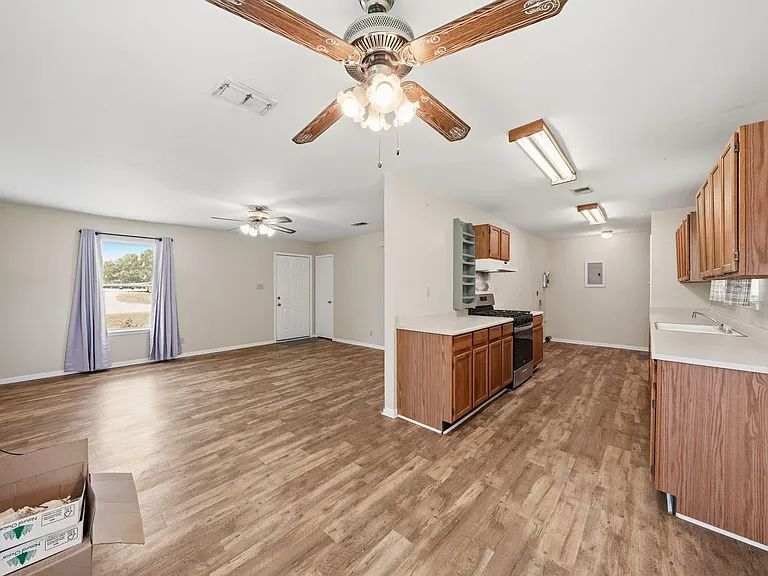 1017 Lions Park Dr — Photo 8