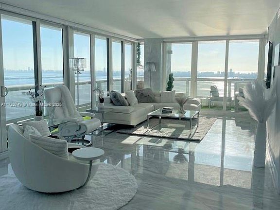 3rd image of 1717 N Bayshore Dr #D-3934