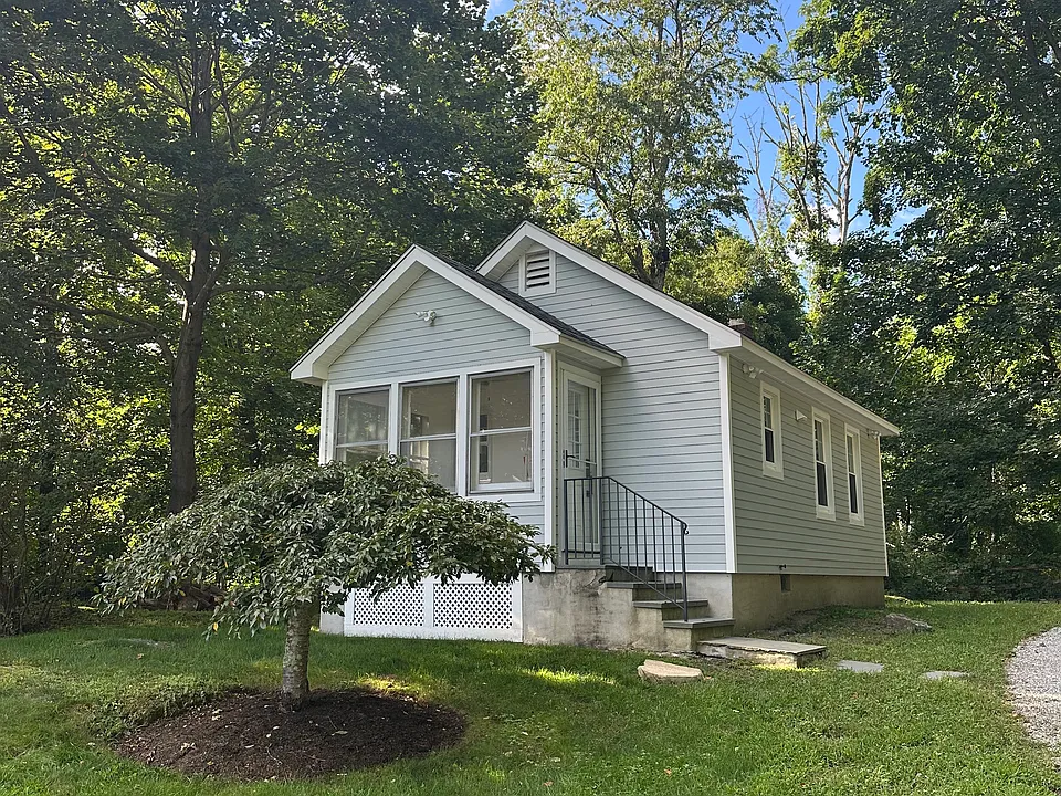 23 Spring St S