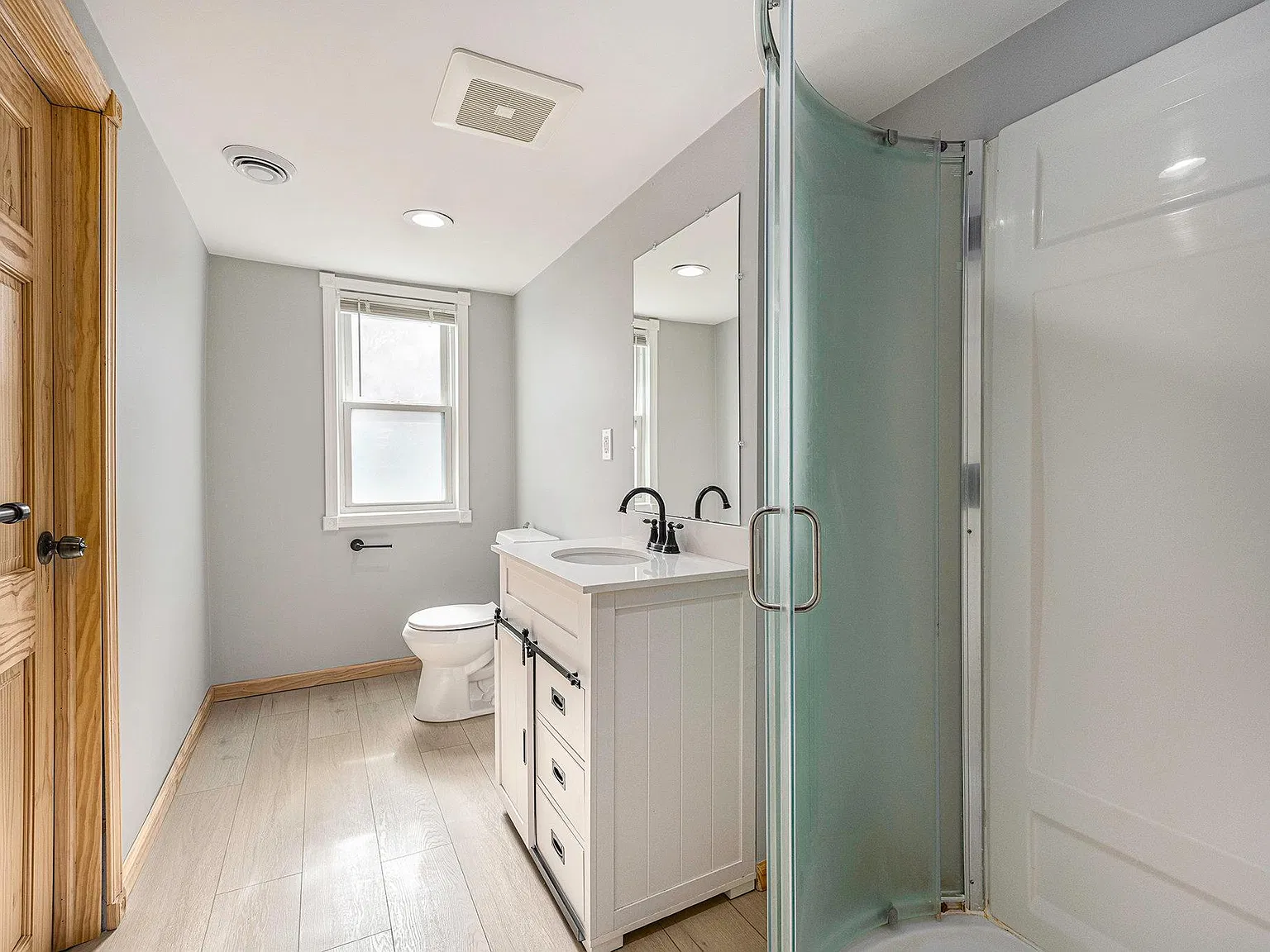 2 bed, 704 sqft, $1,265 — Photo 3