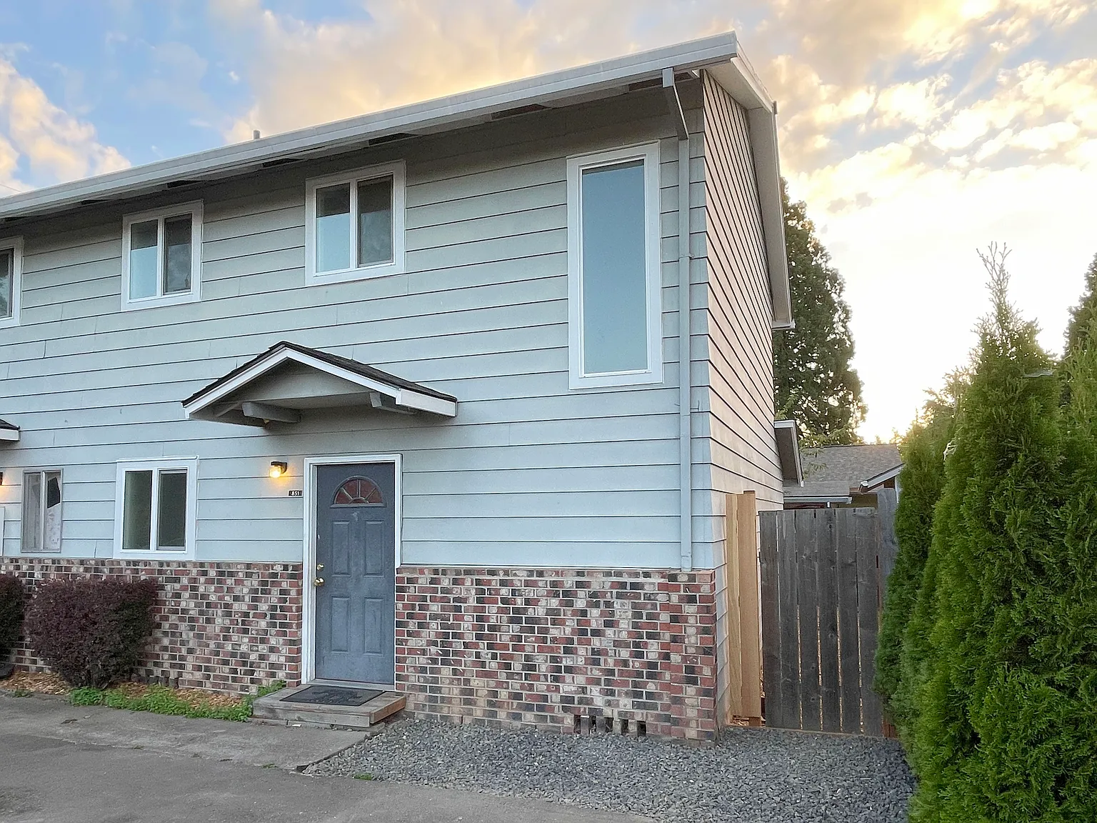 3 bed, 1.5 bath, 1260 sqft, $2,200 — Photo 2