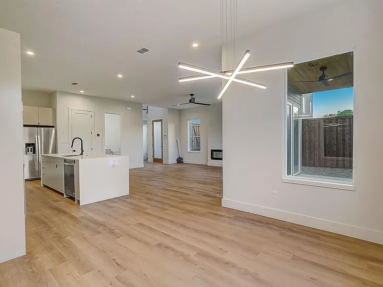 1719 Homeland St — Photo 12