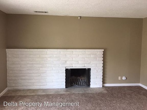 3rd image of 4742 E Weldon Ave