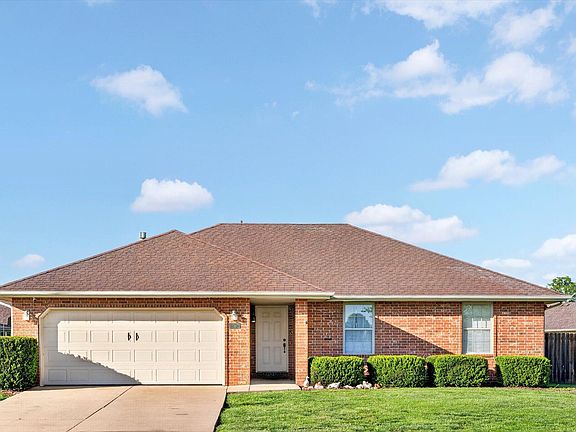 2nd image of 1203 E Chesapeake Drive