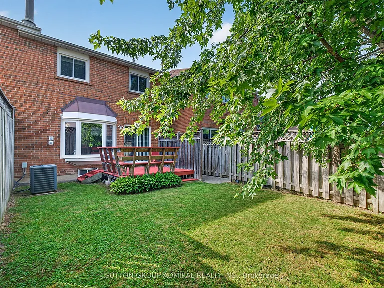 14 Mullis Cres — Photo 36