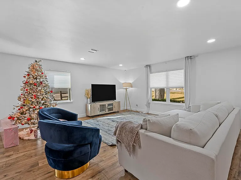 9806 Parkford Dr — Photo 7