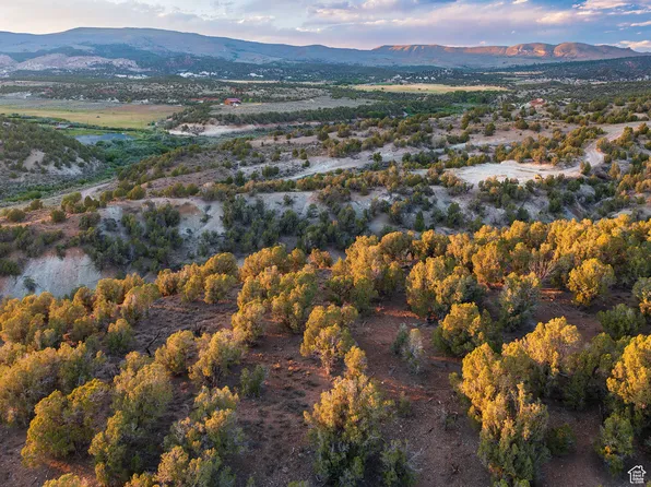 12536 E Solitude Dr, Lapoint, UT 84039