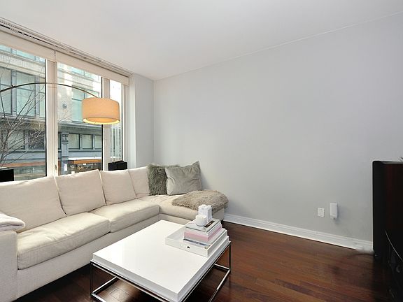 3rd image of 130 W 19th St APT 3D