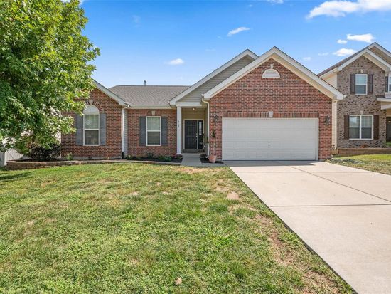 312 Misty Brook Dr, Wentzville, MO 63385
