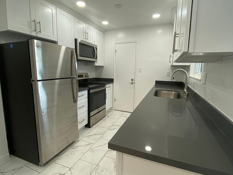 1st image of 2473 Anna Dr #B