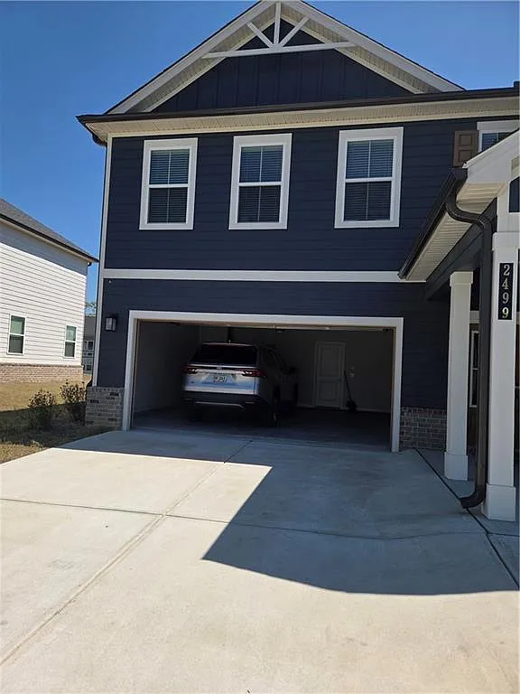 5 bed, 3.0 bath, 2844 sqft, $3,700 — Photo 2