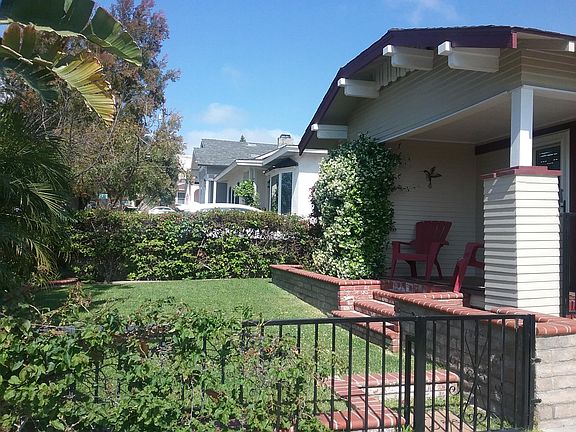 Jasmine in bloom! Lovely enclosed yard